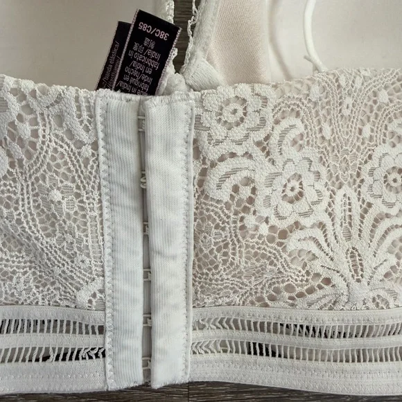 Victoria's Secret Lace Bralette in Cream - Picture 3 of 4